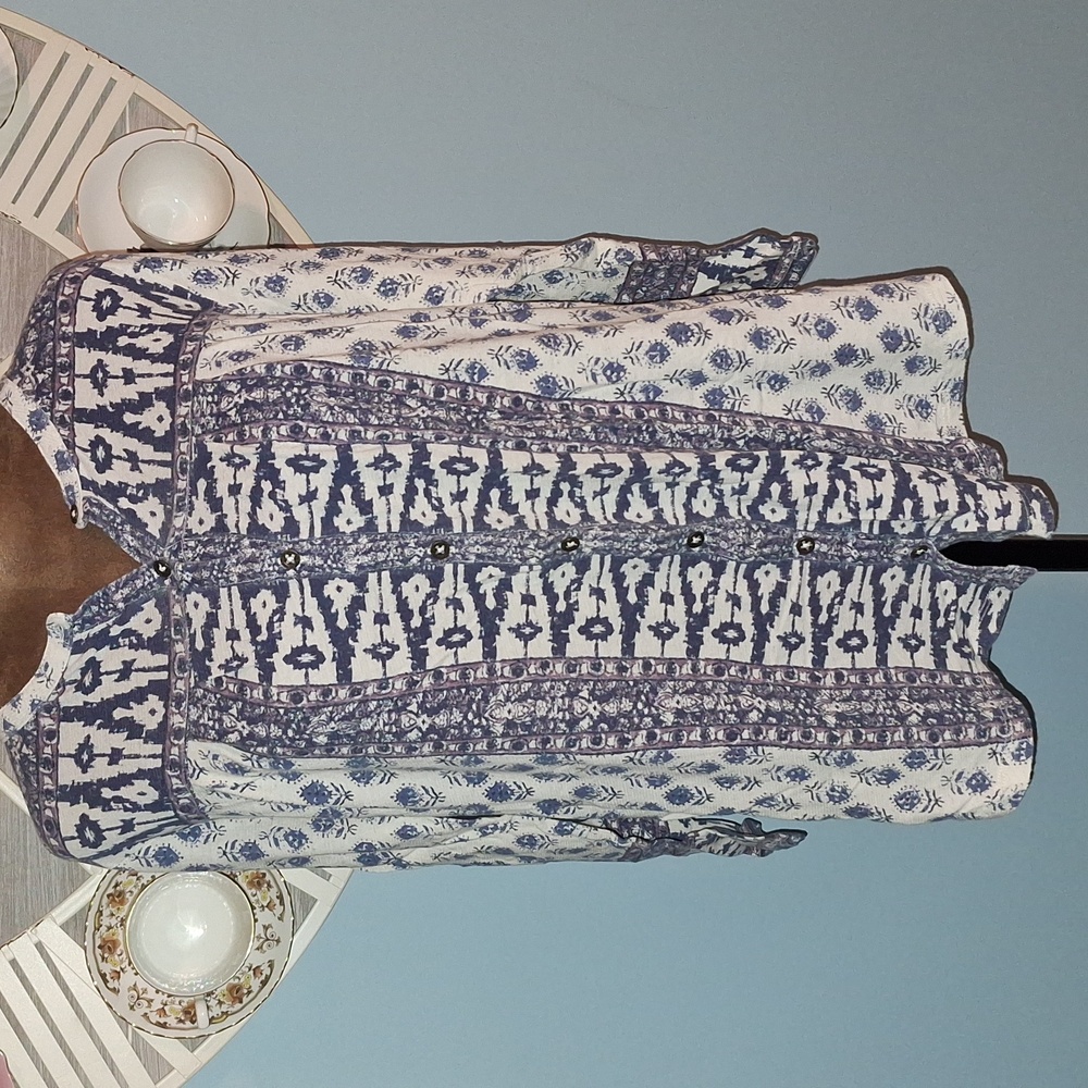 Lucky Brand Indigo and Cream Patterned Top